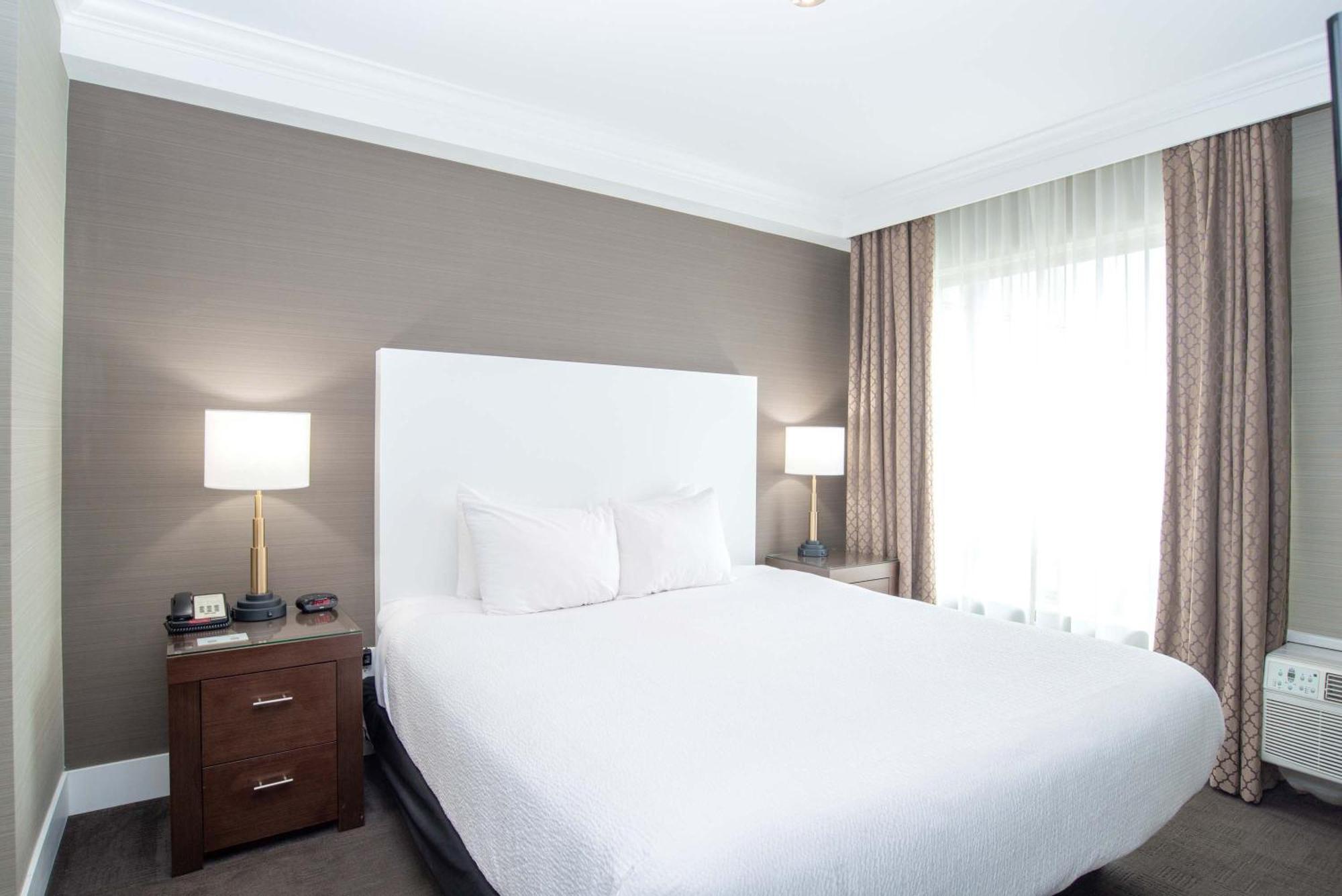 Sandman Hotel Abbotsford Airport Esterno foto