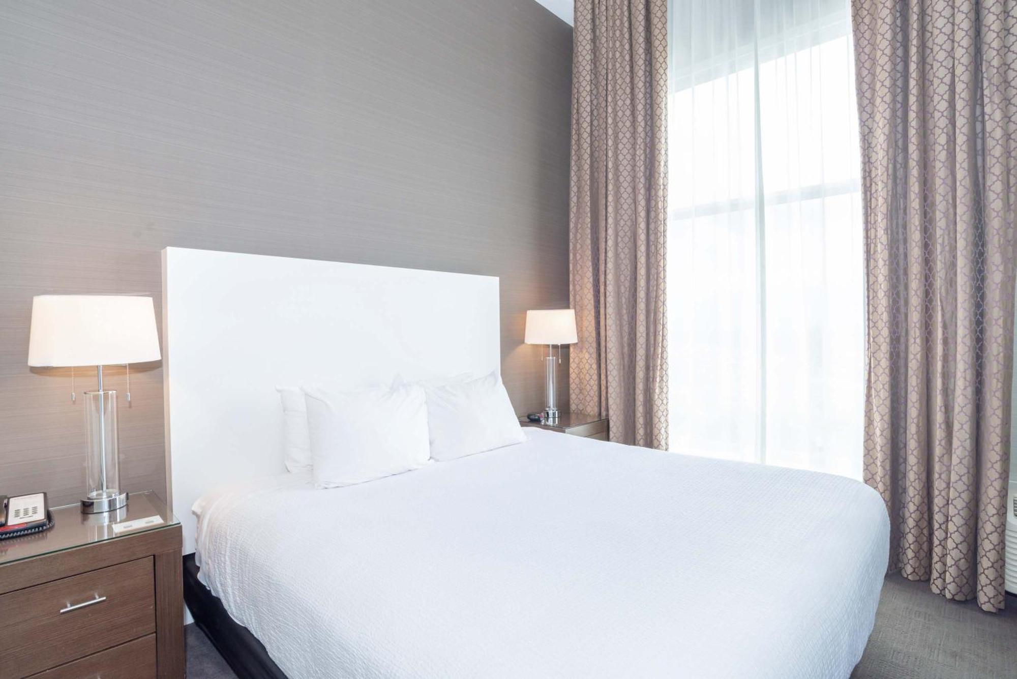 Sandman Hotel Abbotsford Airport Esterno foto