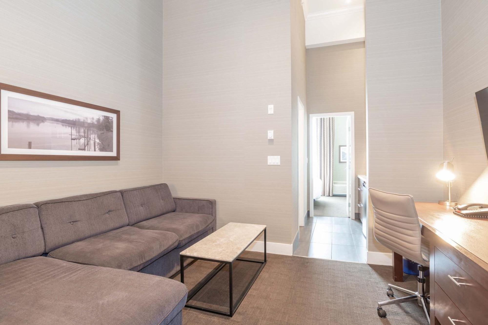 Sandman Hotel Abbotsford Airport Esterno foto